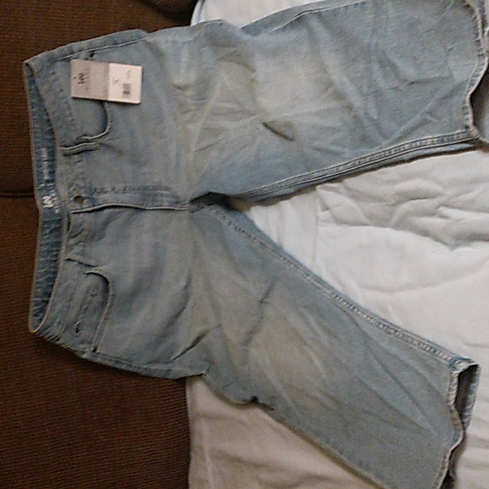 Womens Regular Fit Midrise Capris